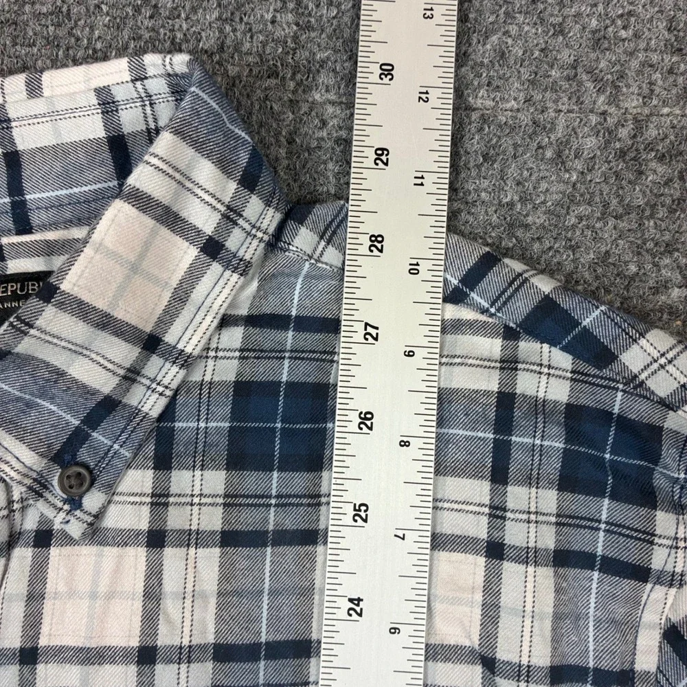 Banana Republic Mens Luxe Flannel Shirt Navy Blue Plaid Untucked Slim Fit Medium